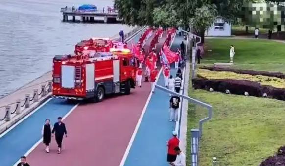 暴走团阻挡消防车不只是素养问题